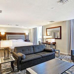 Deluxe King Suite